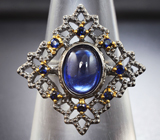 Серебряное кольцо с кабошоном 2,81 карата и ограненными синими сапфирами Серебро 925