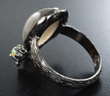 Серебряное кольцо с лунным камнем с эффектом кошачьего глаза и кристаллическими эфиопскими опалами Серебро 925
