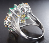 Эффектное серебряное кольцо с разноцветными сапфирами, изумрудами и хризопразом Серебро 925