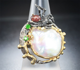 Серебряное кольцо с жемчужиной барокко, альмандином и диопсидами
