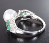 Романтичное серебряное кольцо с жемчужиной и изумрудами