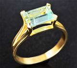 Золотое кольцо с «неоновым» уральским изумрудом высокой чистоты 1,66 карата Золото