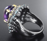 Серебряное кольцо со сливовым аметистом и голубыми топазами