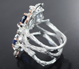 Серебряное кольцо с кианитами и голубыми топазами