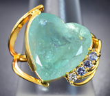Золотое кольцо с крупным уральским зеленым бериллом редкой огранки 9,21 карата, танзанитами и бриллиантом Золото