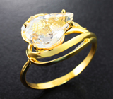 Золотое кольцо с морганитом 2,58 карата и цирконами