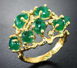 Крупное золотое кольцо с россыпью ярких уральских изумрудов 6,13 карата и бриллиантами Золото
