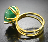 Золотое кольцо с крупным насыщенным редкой формы кабошоном уральского изумруда 7,9 карата и бриллиантами Золото