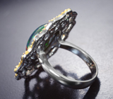 Серебряное кольцо с кристаллическим черным опалом 5,05 карата, сапфирами, цаворитами и родолитами Серебро 925