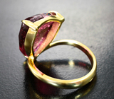 Золотое кольцо с крупным вишневым рубеллитом турмалином 8,77 карата и бриллиантами Золото