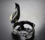 Серебряное кольцо с кристаллическим эфиопским опалом и родолитами 