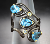 Серебряное кольцо с голубыми и бесцветными топазами