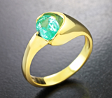 Золотое кольцо с ярким «неоновым» уральским изумрудом высокой чистоты 0,67 карата Золото