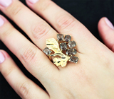 Золотое кольцо со «стальными» гранатами различной формы со сменой цвета 7,39 карата и бриллиантами