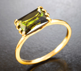 Золотое кольцо с насыщенным желто-зеленым турмалином 2,85 карата Золото