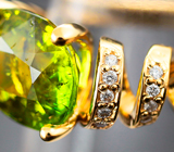 Золотое кольцо с ярким желто-зеленым турмалином 3,66 карата и 24 бриллиантами Золото