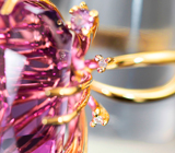 Крупное золотое кольцо с чистейшим эксклюзивным кунцитом 39,33 карата, пурпурно-розовым шпинелями и бриллиантами Золото