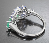 Великолепное серебряное кольцо с изумрудами и танзанитами