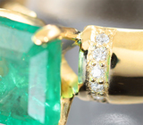 Золотое кольцо с крупным "неоновым" уральским изумрудом 2,67 карата и бриллиантами