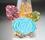 Золотое кольцо с пронзительно-голубой резной бирюзой 10,17 карата, яркими разноцветными турмалинами и синими сапфирами