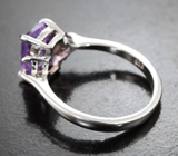 Симпатичное серебряное кольцо с аметистами