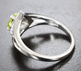 Изящное серебряное кольцо с перидотом