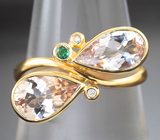 Золотое кольцо с персиковыми морганитами 2,36 карата, уральским изумрудом и бриллиантами Золото