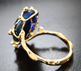 Золотое кольцо с крупным кристаллическим черным опалом 7,09 карата, сапфирами и бриллиантами Золото