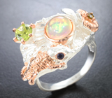 Серебряное кольцо с кристаллическими эфиопскими опалами и перидотами