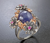 Серебряное кольцо с крупным синим сапфиром и рубинами