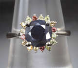 Серебряное кольцо с насыщенно-синим и разноцветными сапфирами