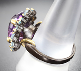 Серебряное кольцо с аметистом лазерной огранки 9,06 карата и голубыми топазами Серебро 925