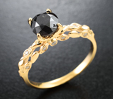 Золотое кольцо с черным 1,2 карата и бесцветными бриллиантами Золото
