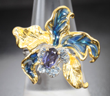 Превосходное серебряное кольцо с иолитом, голубыми топазами и цветной эмалью Серебро 925