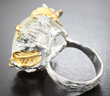 Серебряное кольцо с резным бесцветным кварцем 27,21 карата, перидотами, диопсидами и родолитами