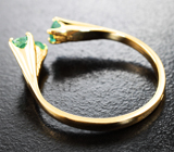 Золотое кольцо с «неоновыми» уральскими изумрудами высокой чистоты 0,62 карата