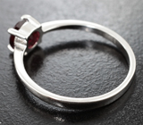 Изящное серебряное кольцо с родолитом