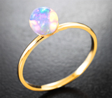 Золотое кольцо с cо сферой полупрозрачного кристаллического эфиопского опала 1,2 карата