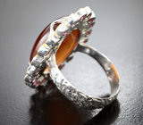 Серебряное кольцо с крупным карнелианом 17,71 карата и родолитами