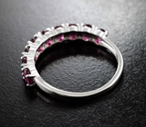 Превосходное серебряное кольцо с родолитами