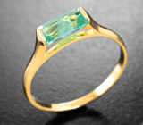 Золотое кольцо с ярким «неоновым» уральским изумрудом высокой чистоты 0,57 карата