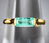 Золотое кольцо с ярким «неоновым» уральским изумрудом высокой чистоты 0,57 карата