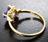 Золотое кольцо с танзанитами высокой чистоты 0,94 карата