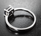 Изящное серебряное кольцо с корундом
