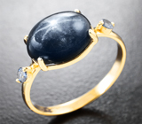 Золотое кольцо cо звездчатым 6,44 карата и синими сапфирами