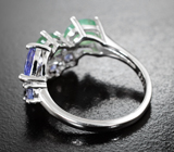 Превосходное серебряное кольцо с изумрудами и танзанитами