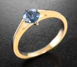 Золотое кольцо с редкой насыщенно-синей шпинелью 0,57 карата