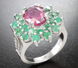 Шикарное серебряное кольцо с рубином и изумрудами