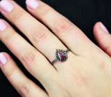 Чудесное серебряное кольцо с рубином и черными шпинелями
