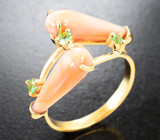 Золотое кольцо с натуральными solid кораллами 5,31 карата и цаворитами